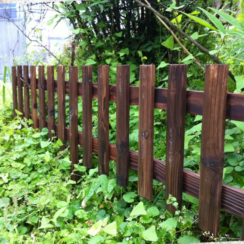 户外防腐实木栅栏木质围栏花园篱笆菜园花圃庭院草坪图片